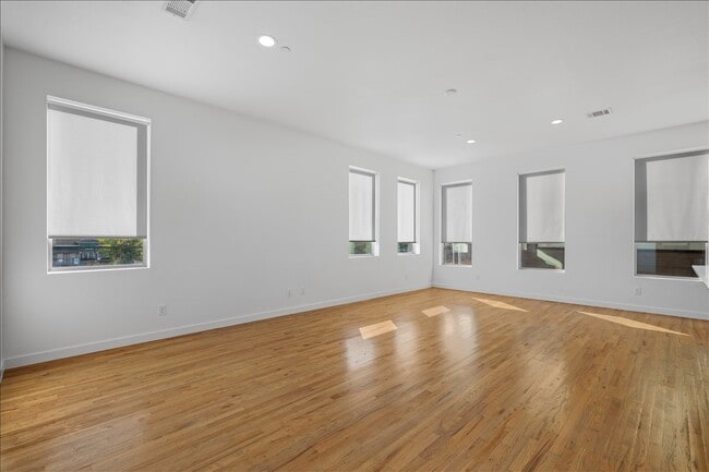 Building Photo - 1715 Bennett Ave