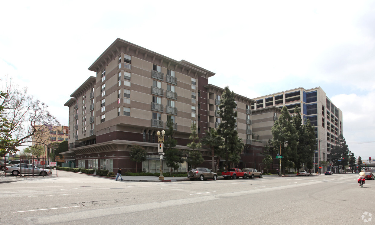 Building Photo - Grand & Venice