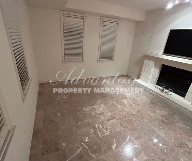 Building Photo - Breathtaking 2-bedroom, 2.5-bath home - Mi...