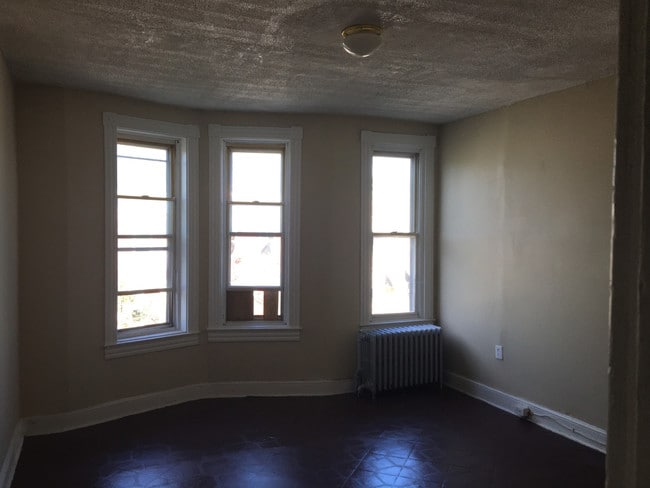 Building Photo - 2115 W Fayette St