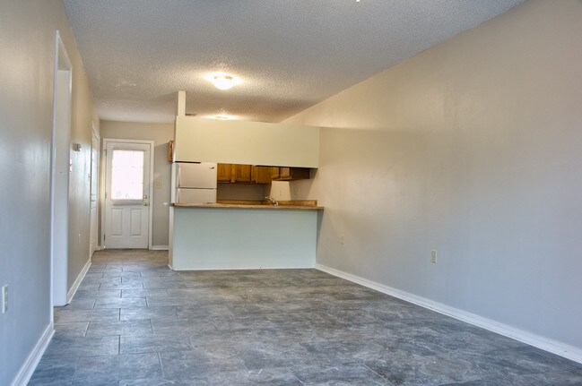Building Photo - 145 Green Valley Dr