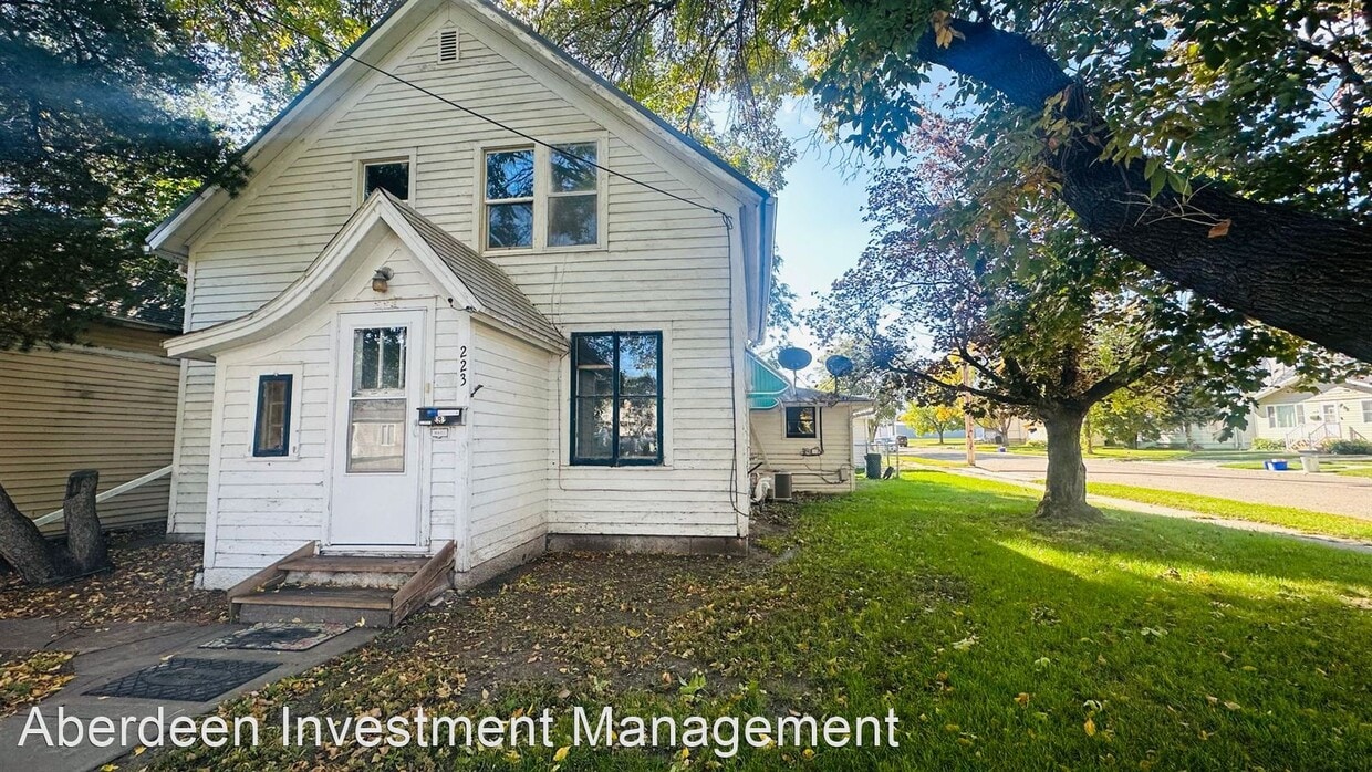 223 10th Ave SW, Aberdeen, SD 57401 House Rental in Aberdeen, SD