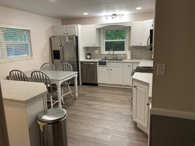 Building Photo - 2709 W Beckett Dr