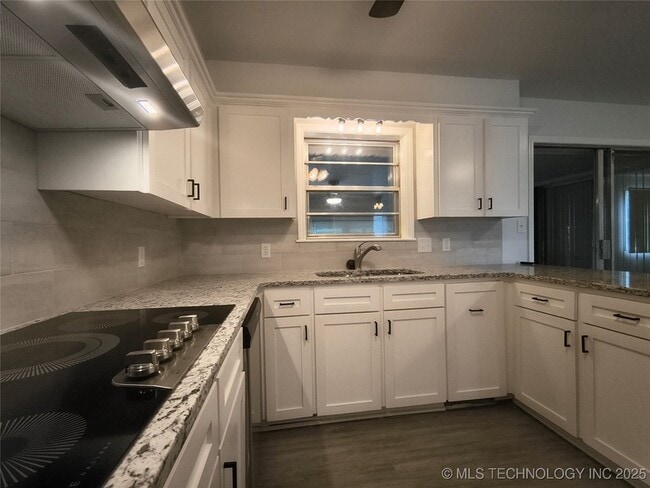 Building Photo - 16012 S Elwood Ave
