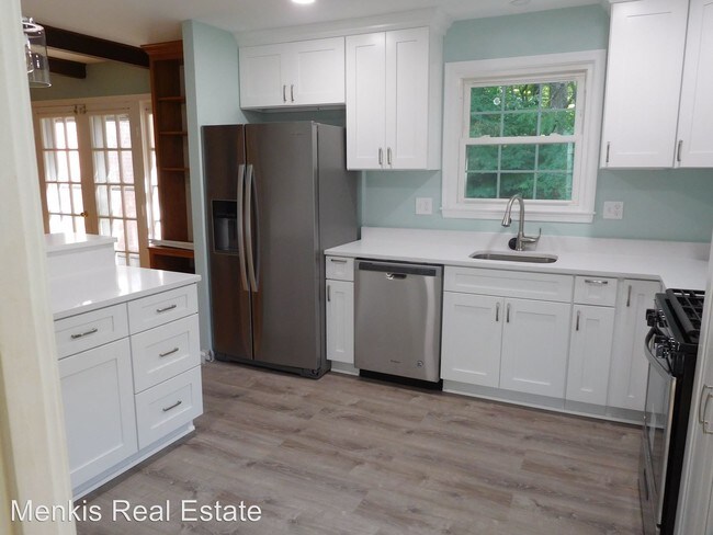 Building Photo - 12811 Saddlebrook Dr
