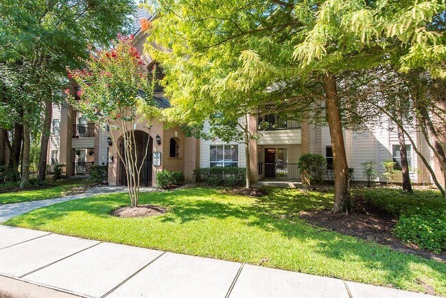 Building Photo - 8051 Bay Branch Dr