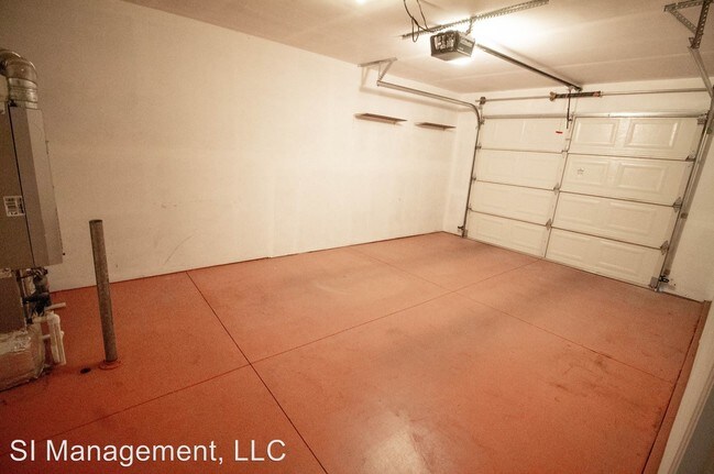 Building Photo - 1325-1423 N Teddy Pl