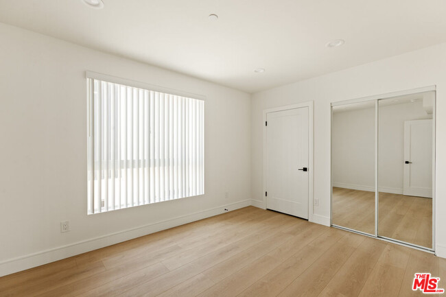 Building Photo - 2700 Fletcher Dr