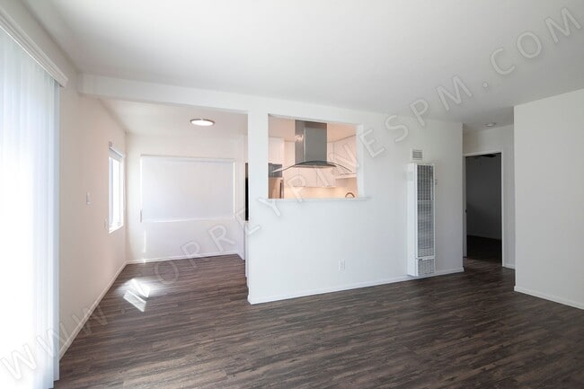 Building Photo - Perfectly Located 2BR in Crown Point Area ...
