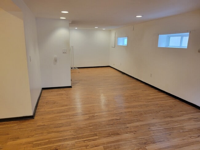 Foto del edificio - 5032 35th Ave SW