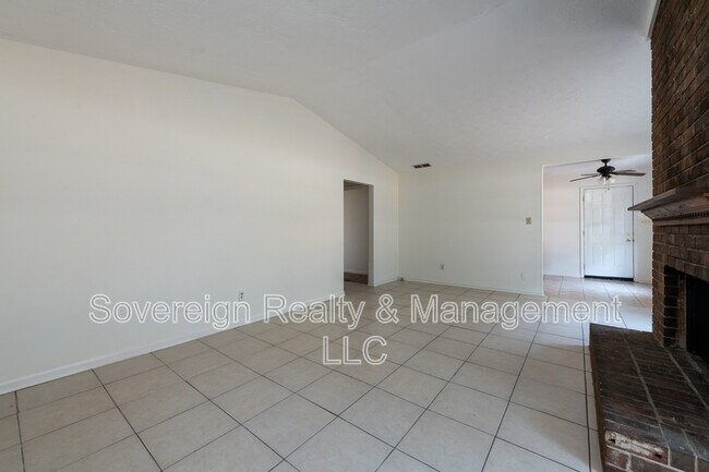 Foto del edificio - 8173 Magnolia Dr