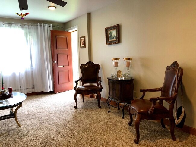 Foto del edificio - 315 Fox Run Ln