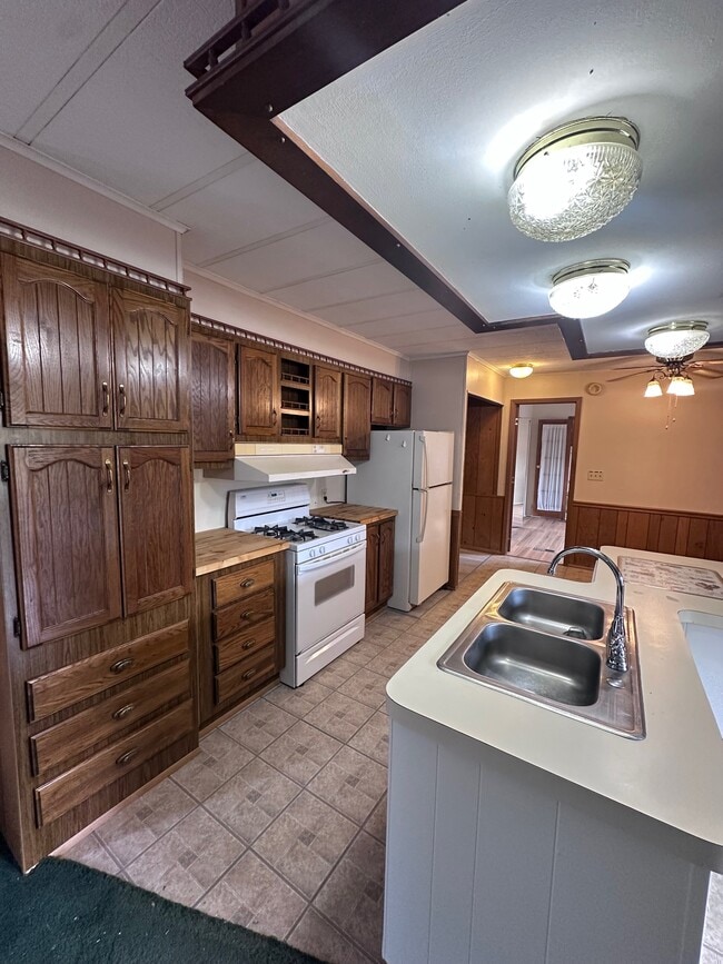 Building Photo - 13347 Private Rd 231