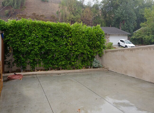 Private patio over 600 Sf - 22052 De la Guerra St