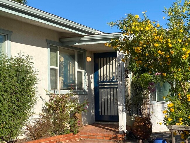 Building Photo - 1268 Oasis Dr