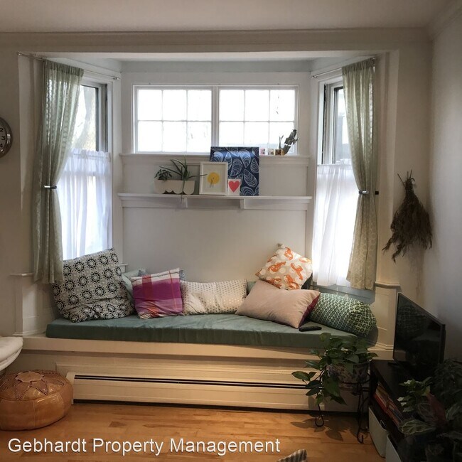 Building Photo - 1 br, 1 bath House - 325 Spring St Unit 3