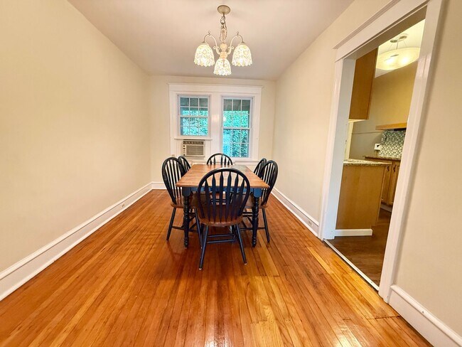 Building Photo - Charming 3-Bedroom Rowhome with Front and ...