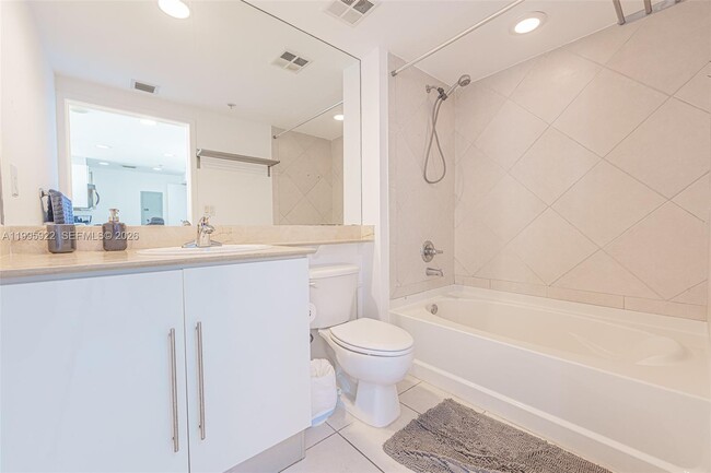 Foto del edificio - 325 S Biscayne Blvd