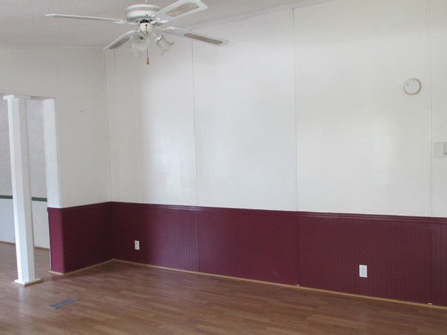 Building Photo - 746 Pointe