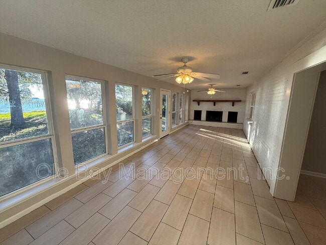 Foto del edificio - 7225 Bay Rd