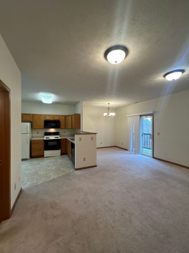 Foto del edificio - 3 Bedroom Townhome - Short Term Lease Avai...