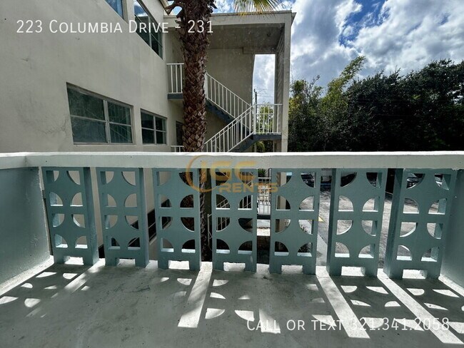 Foto del edificio - 223 Columbia Dr