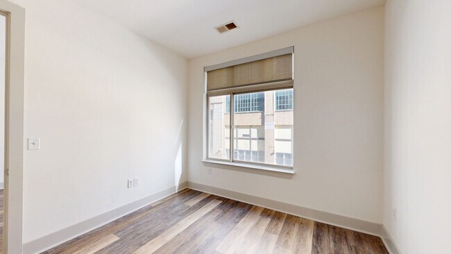 Interior Photo - 322 on North Broad