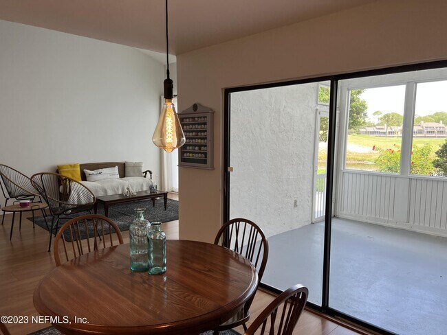 Foto del edificio - 7 Cove Rd