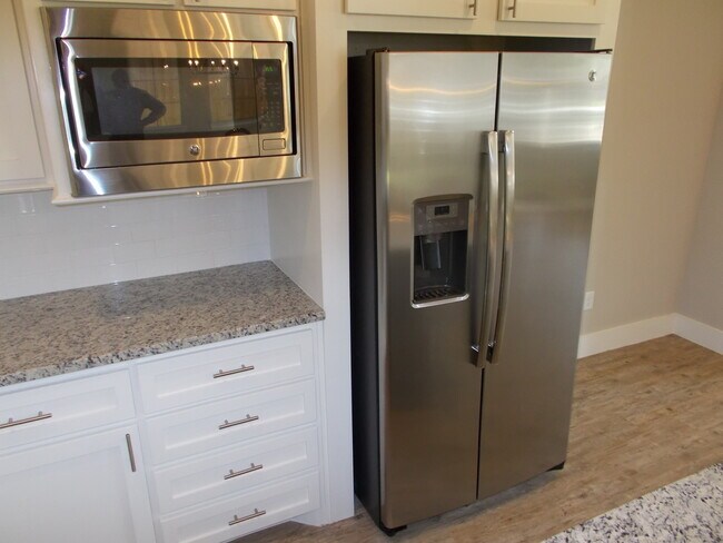 Foto del edificio - 1940's Meets Modern Amenities !  Revisit t...