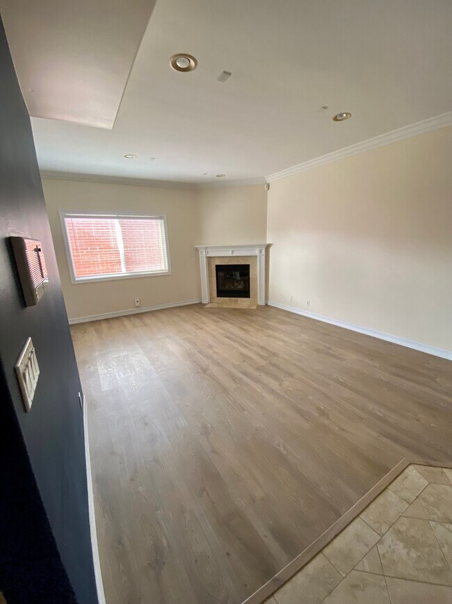 Building Photo - 3960 W 182nd St