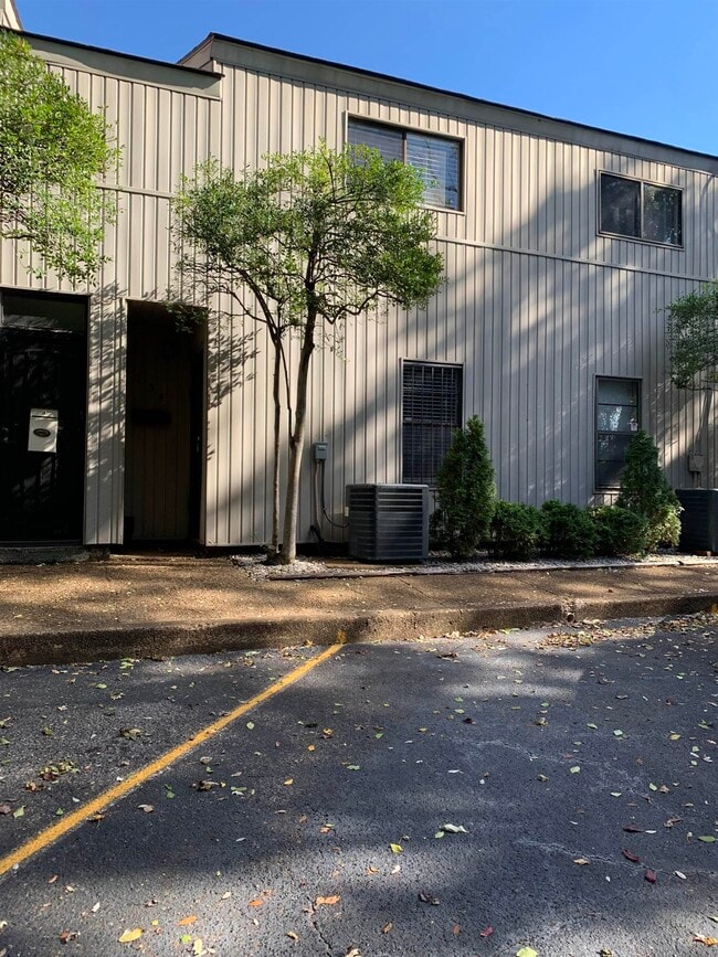 Building Photo - 154 N Auburndale St