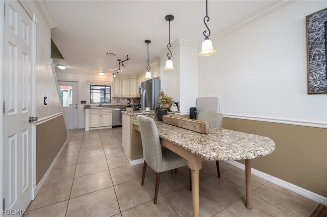 Foto del edificio - 9639 Eaton Gardens Ln