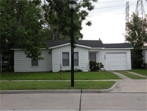Building Photo - 5600 Community Dr