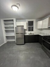 Building Photo - 827 S 14th St