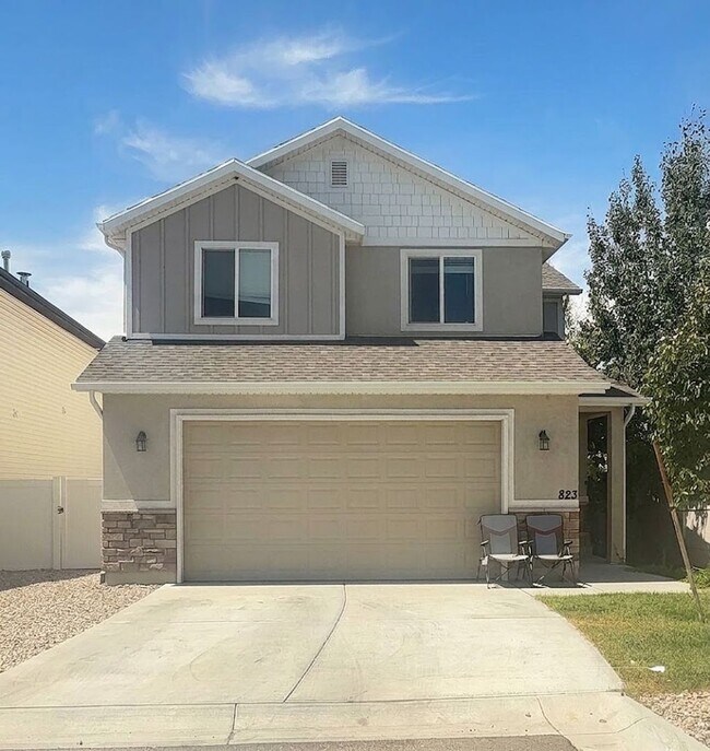 Building Photo - 823 N Wellington Ct