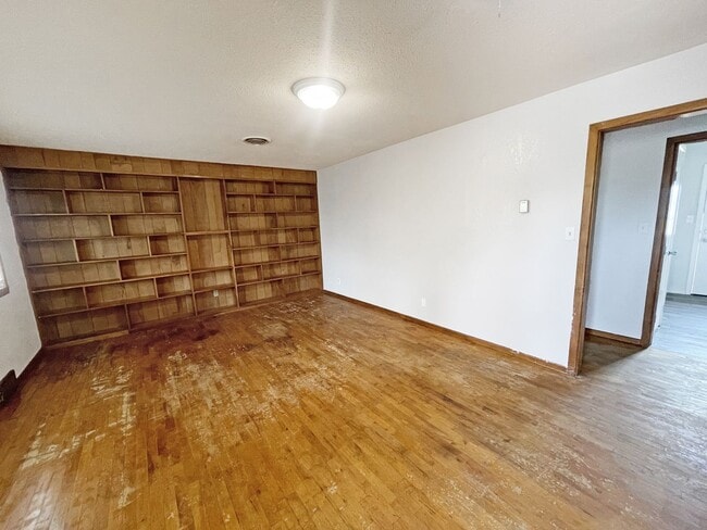 Building Photo - 531 W Spears Dr
