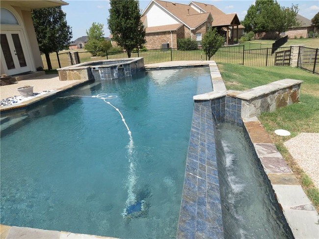 Building Photo - 12 Brookhollow Cir