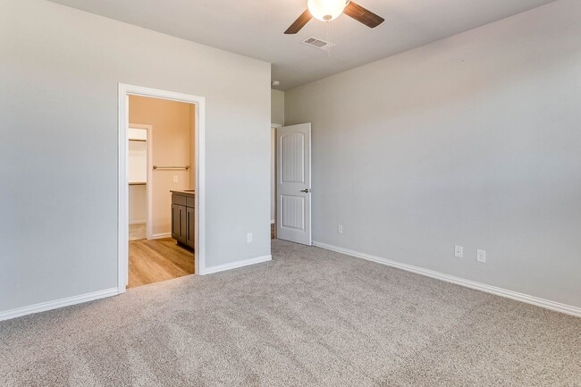 Building Photo - ? 1/2 Off First Month’s Rent! ?