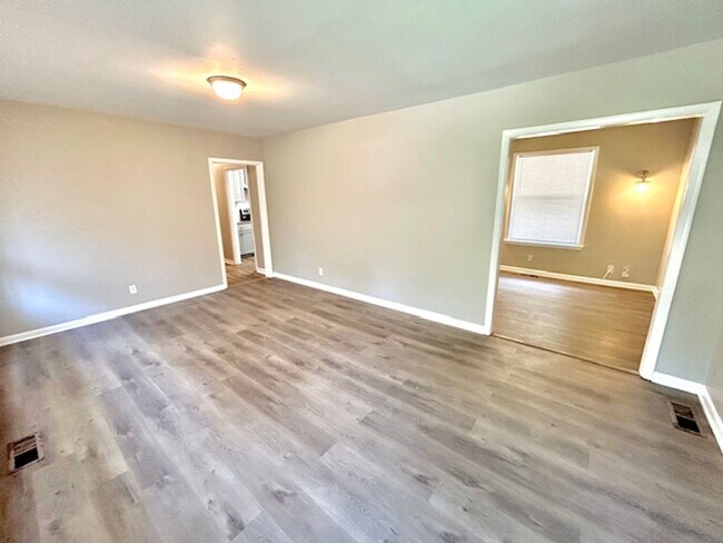 Foto del edificio - 3902 Lakeview Dr NW
