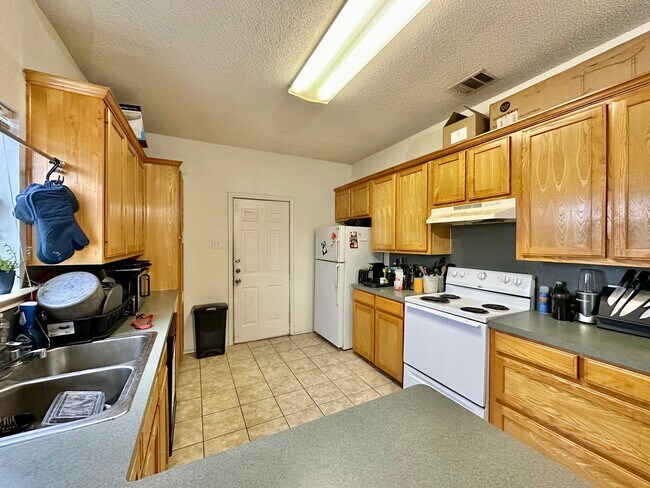 Building Photo - 1318 James Ave