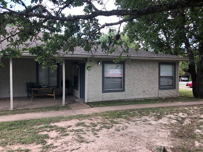 Building Photo - 2 br, 2 bath 4plex - 3200 Cougar Trl A