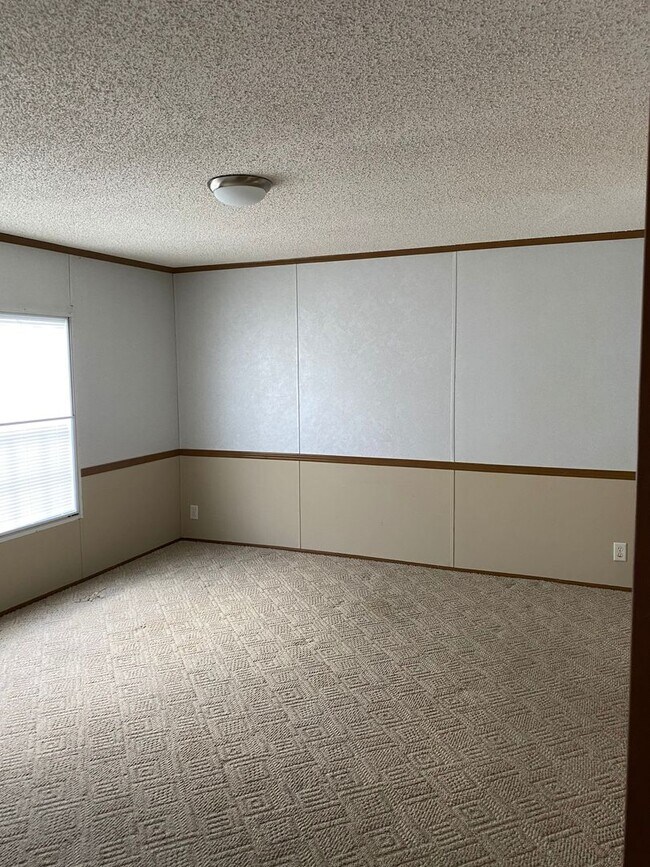 Foto del edificio - Come take a look at this 3-bedroom 2-bathr...