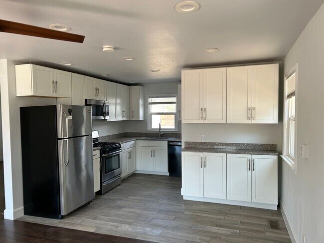Foto del edificio - 1764 Oswego St