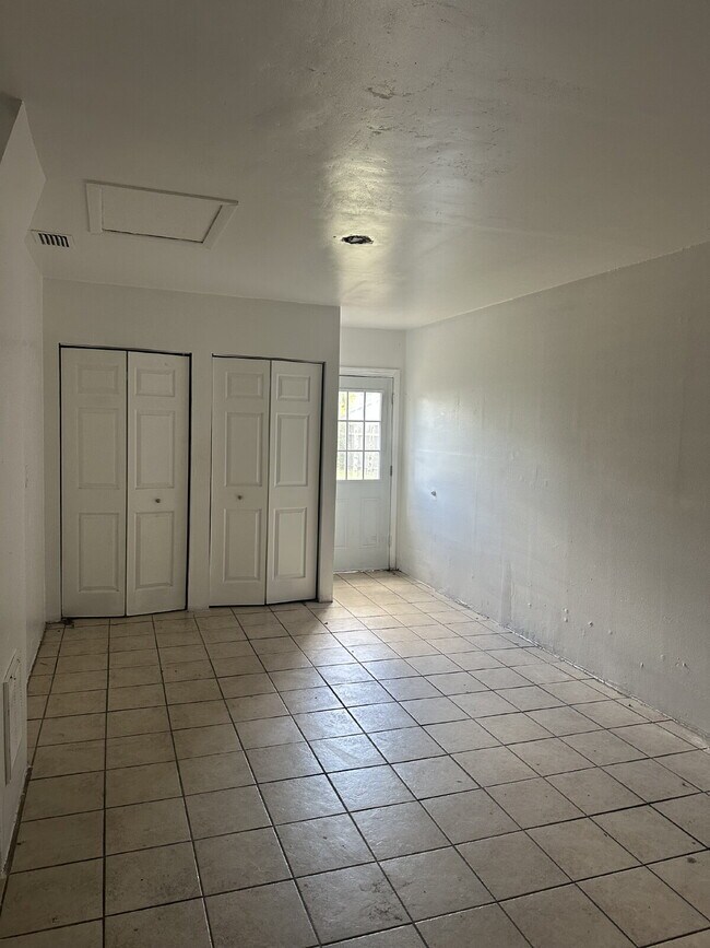 Building Photo - Cute 3 Bedroom, 1 Bathroom house for Rent