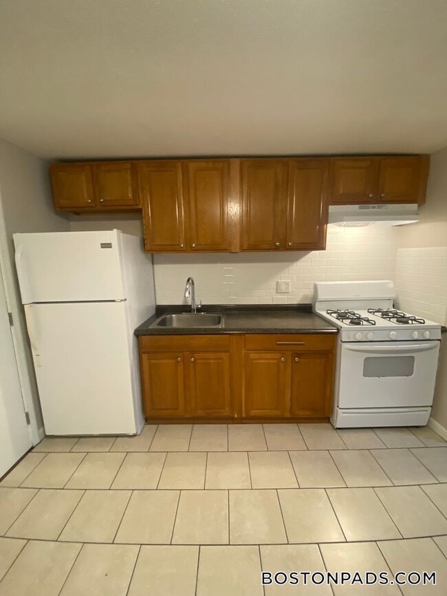 Building Photo - 140 Willard St