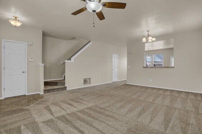 Foto del edificio - Spacious 3-Bed End-Unit Townhome with Moun...
