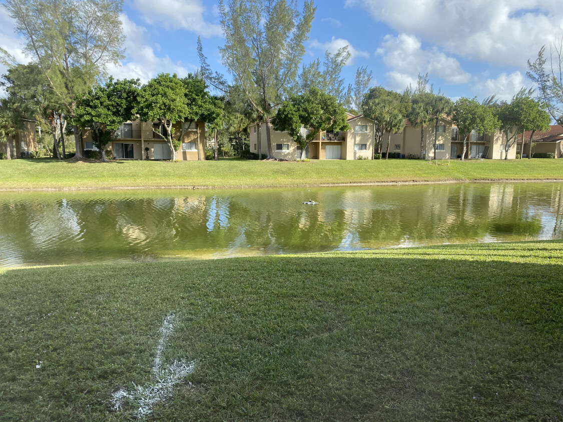 Foto principal - 1068 Benoist Farms Rd