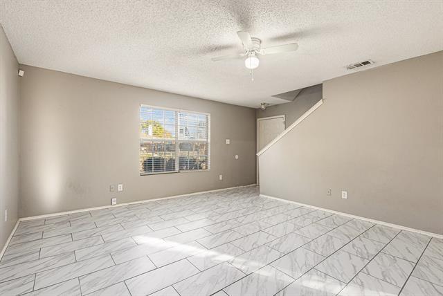 Foto del edificio - 2703 Clayton Oaks Dr