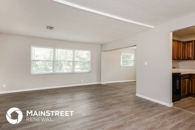 Building Photo - 2409 Straker Ct