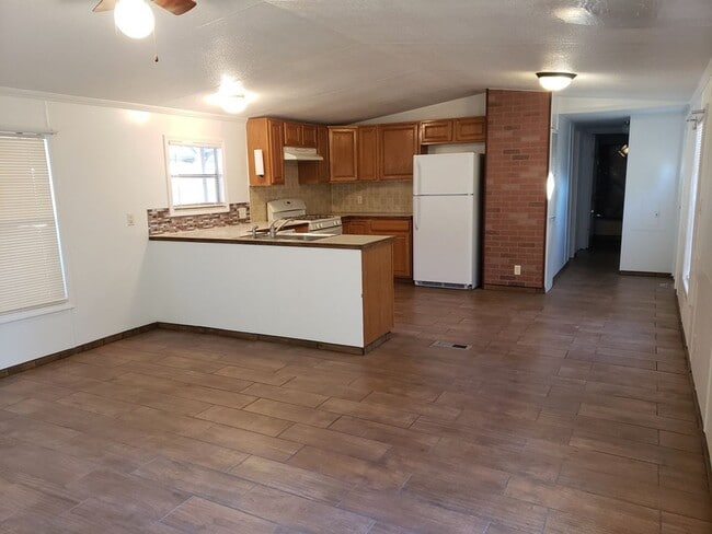 Foto del edificio - Beautifully Remodeled 2 Bdrm/2Ba Home with...